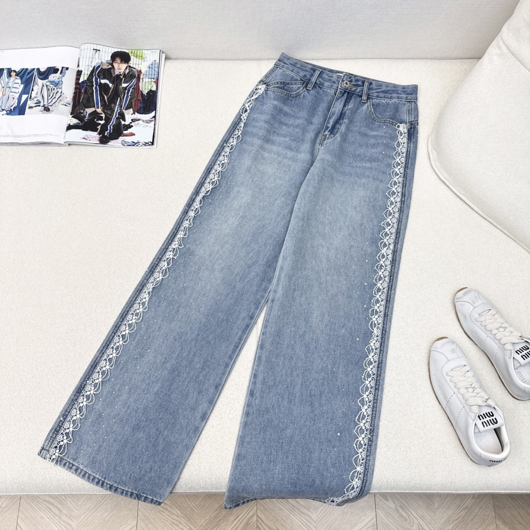 独家款 Miu 25Ss——春夏最新款时髦精必入拼接水溶刺绣边烫钻牛仔裤 💙高腰直筒版型不挑人巨显瘦显腿