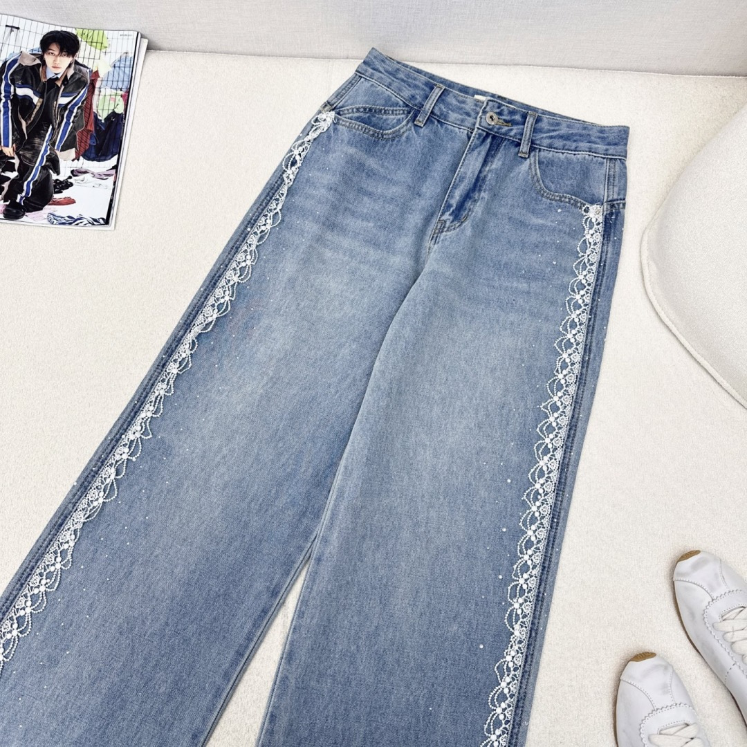 独家款 Miu 25Ss——春夏最新款时髦精必入拼接水溶刺绣边烫钻牛仔裤 💙高腰直筒版型不挑人巨显瘦显腿