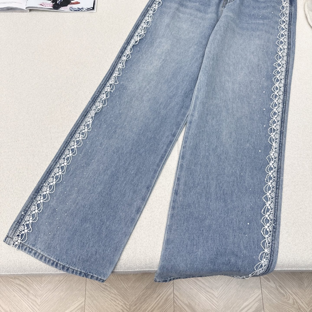 独家款 Miu 25Ss——春夏最新款时髦精必入拼接水溶刺绣边烫钻牛仔裤 💙高腰直筒版型不挑人巨显瘦显腿