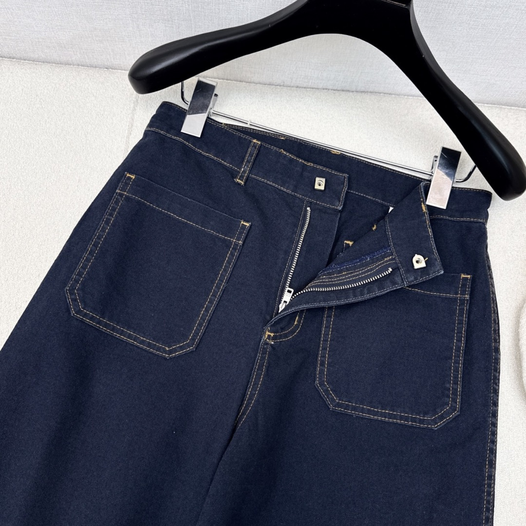 特价🉐️❗️现货齐码❗️不退不换❗️CD 25Ss———早秋最新款高级极简风牛仔套装🤍翻领牛仔外套+中高