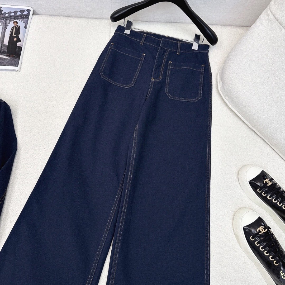 特价🉐️❗️现货齐码❗️不退不换❗️CD 25Ss———早秋最新款高级极简风牛仔套装🤍翻领牛仔外套+中高