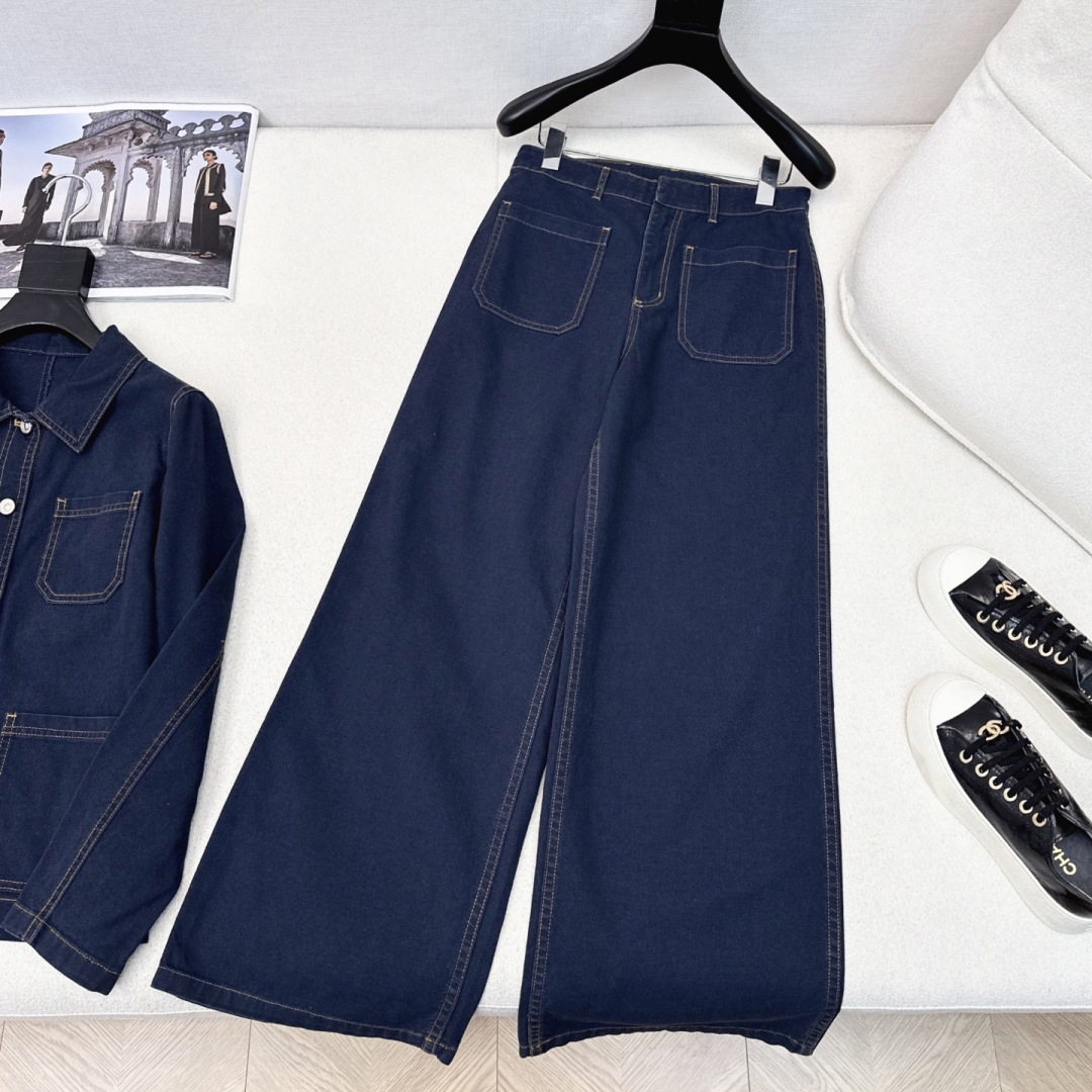 特价🉐️❗️现货齐码❗️不退不换❗️CD 25Ss———早秋最新款高级极简风牛仔套装🤍翻领牛仔外套+中高