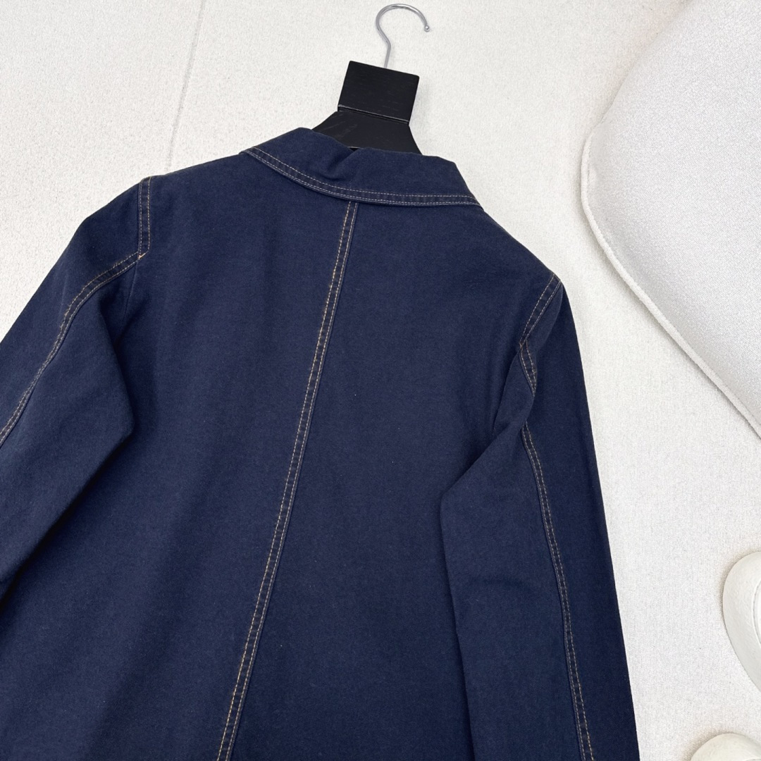 特价🉐️❗️现货齐码❗️不退不换❗️CD 25Ss———早秋最新款高级极简风牛仔套装🤍翻领牛仔外套+中高