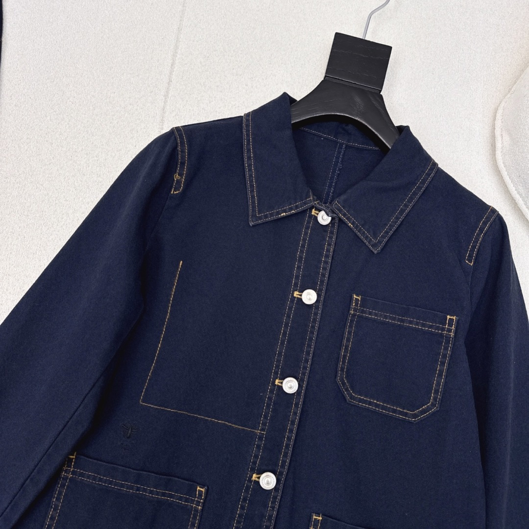 特价🉐️❗️现货齐码❗️不退不换❗️CD 25Ss———早秋最新款高级极简风牛仔套装🤍翻领牛仔外套+中高