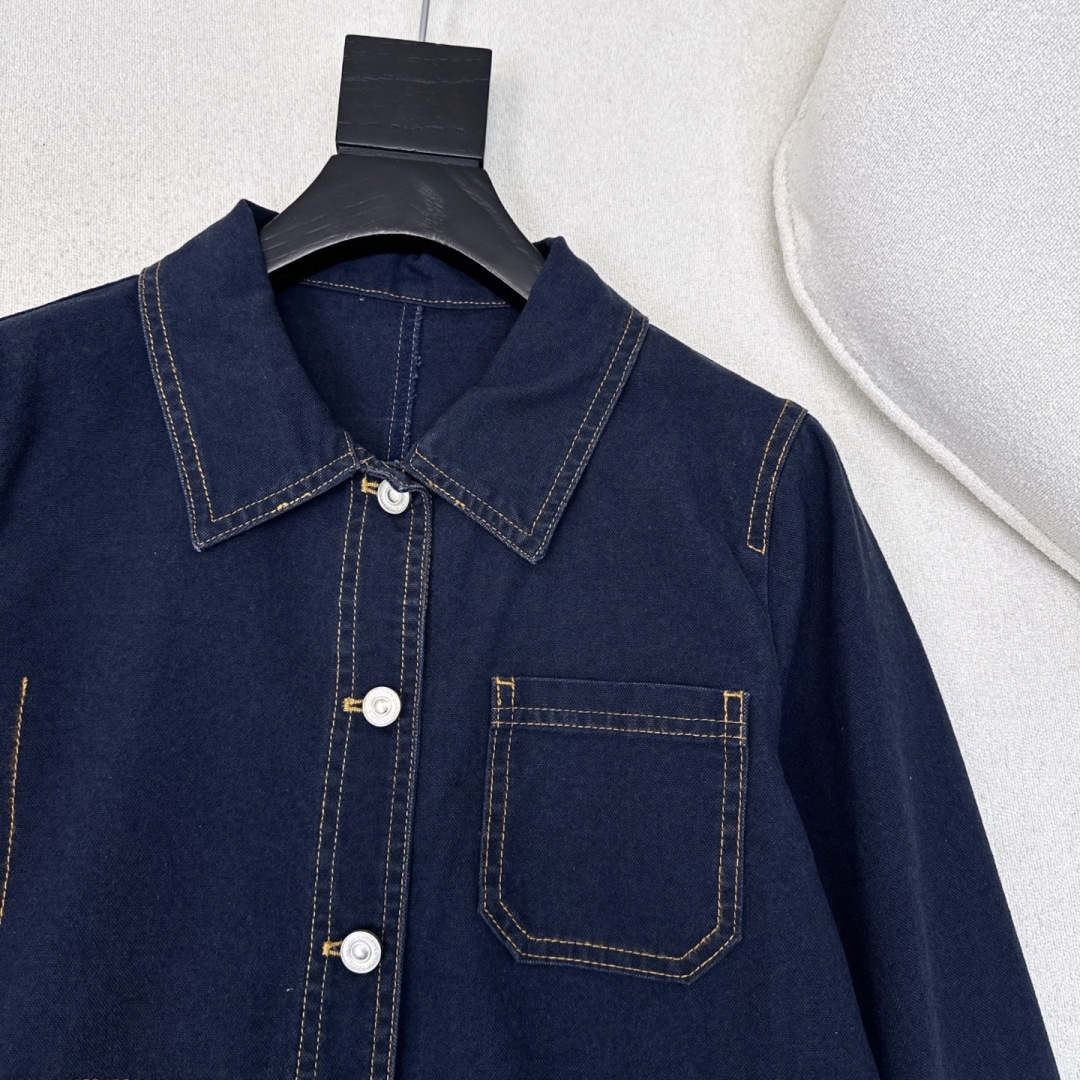 特价🉐️❗️现货齐码❗️不退不换❗️CD 25Ss———早秋最新款高级极简风牛仔套装🤍翻领牛仔外套+中高