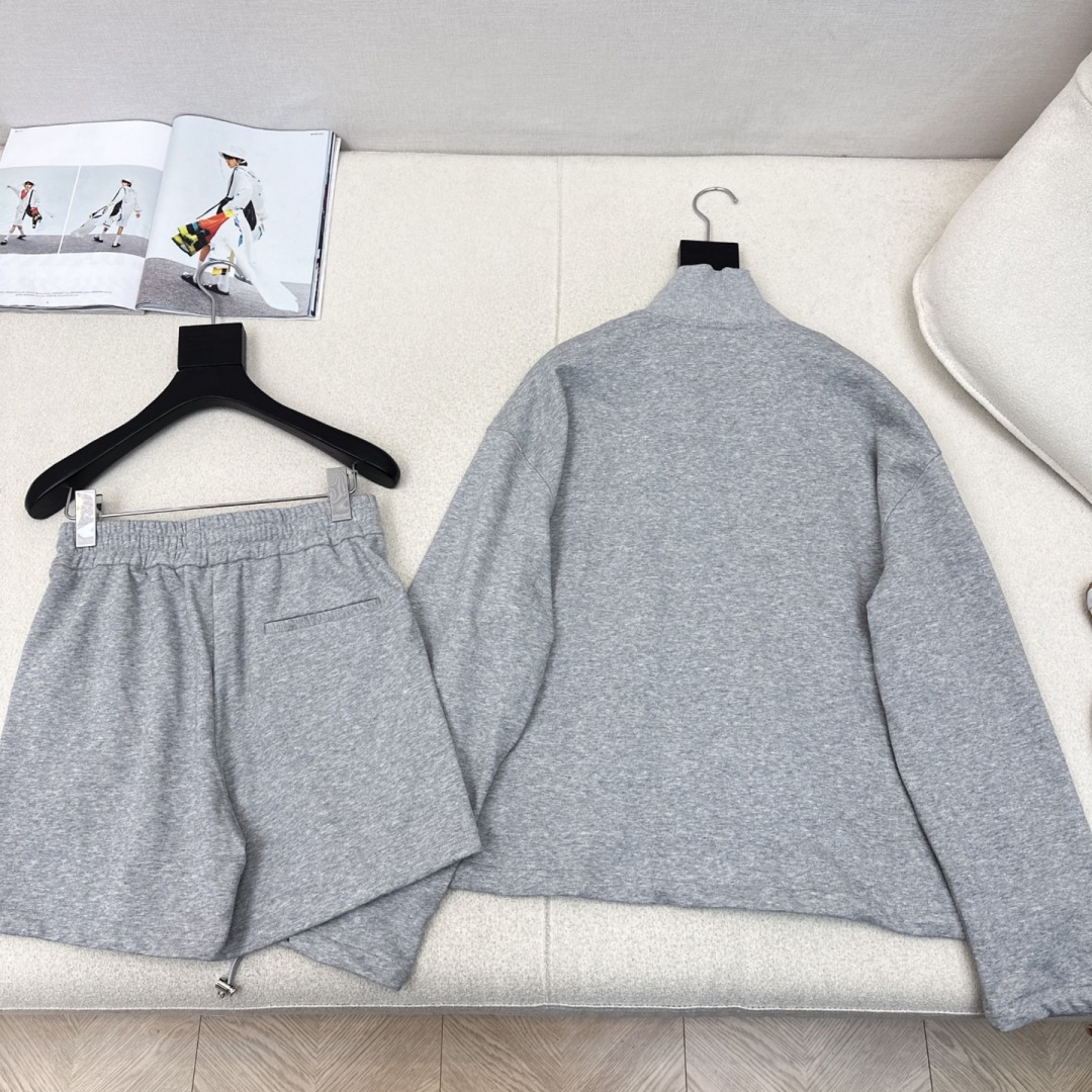 时髦达人一套搭配 Miu 25Ss———秋冬最新款字母图案刺绣装饰套装 🩶立领宽松廓形拉链外套+松紧腰短