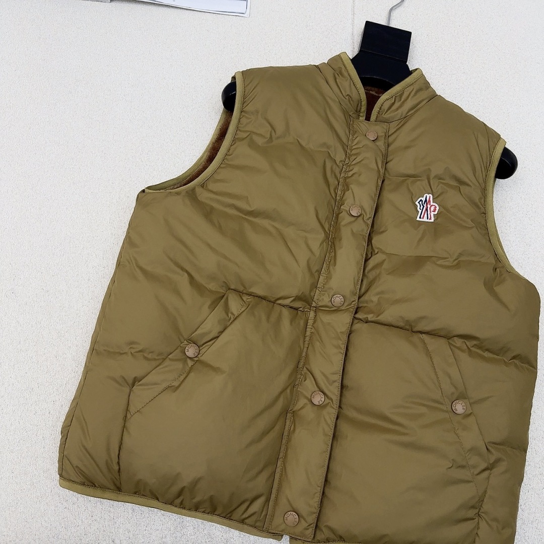 原单品质 Mc 25Ss————秋冬最新款小立领毛绒绒羊羔毛双面羽绒服马甲外套 🤍定制环保羊羔毛面料软糯