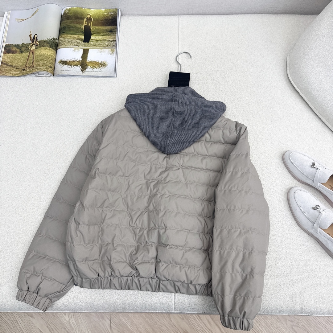 独家款～ Bc 25Ss———秋冬最新款假两件设计连帽短款羽绒外套🩶冬季的羽绒服首选 羊毛针织拼接门襟设
