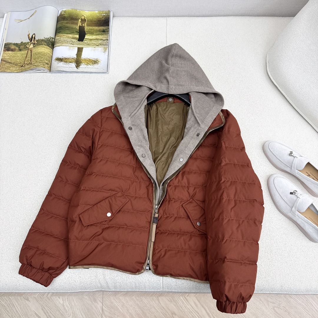 独家款～ Bc 25Ss———秋冬最新款假两件设计连帽短款羽绒外套🩶冬季的羽绒服首选 羊毛针织拼接门襟设
