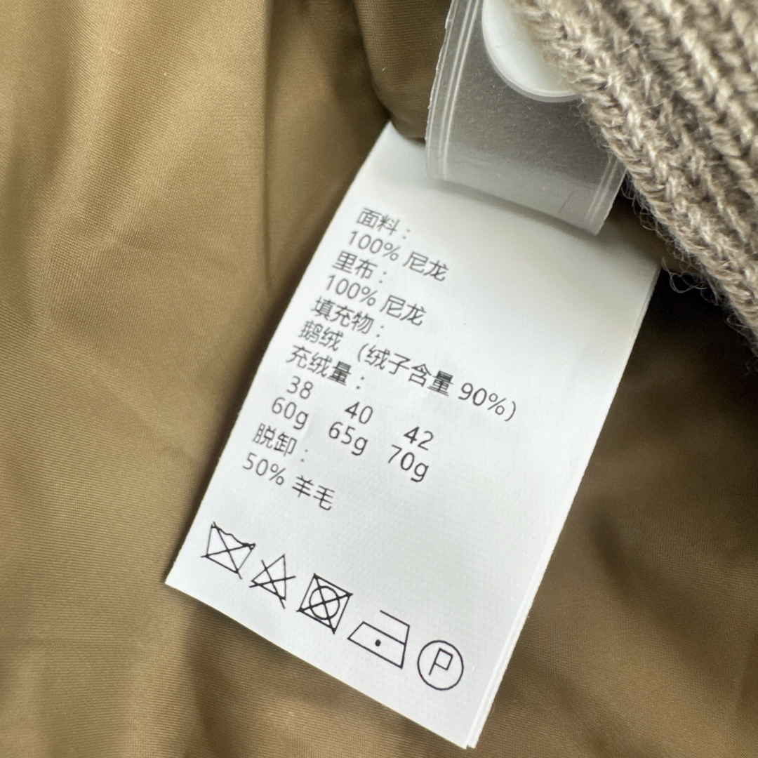 独家款～ Bc 25Ss———秋冬最新款假两件设计连帽短款羽绒外套🩶冬季的羽绒服首选 羊毛针织拼接门襟设