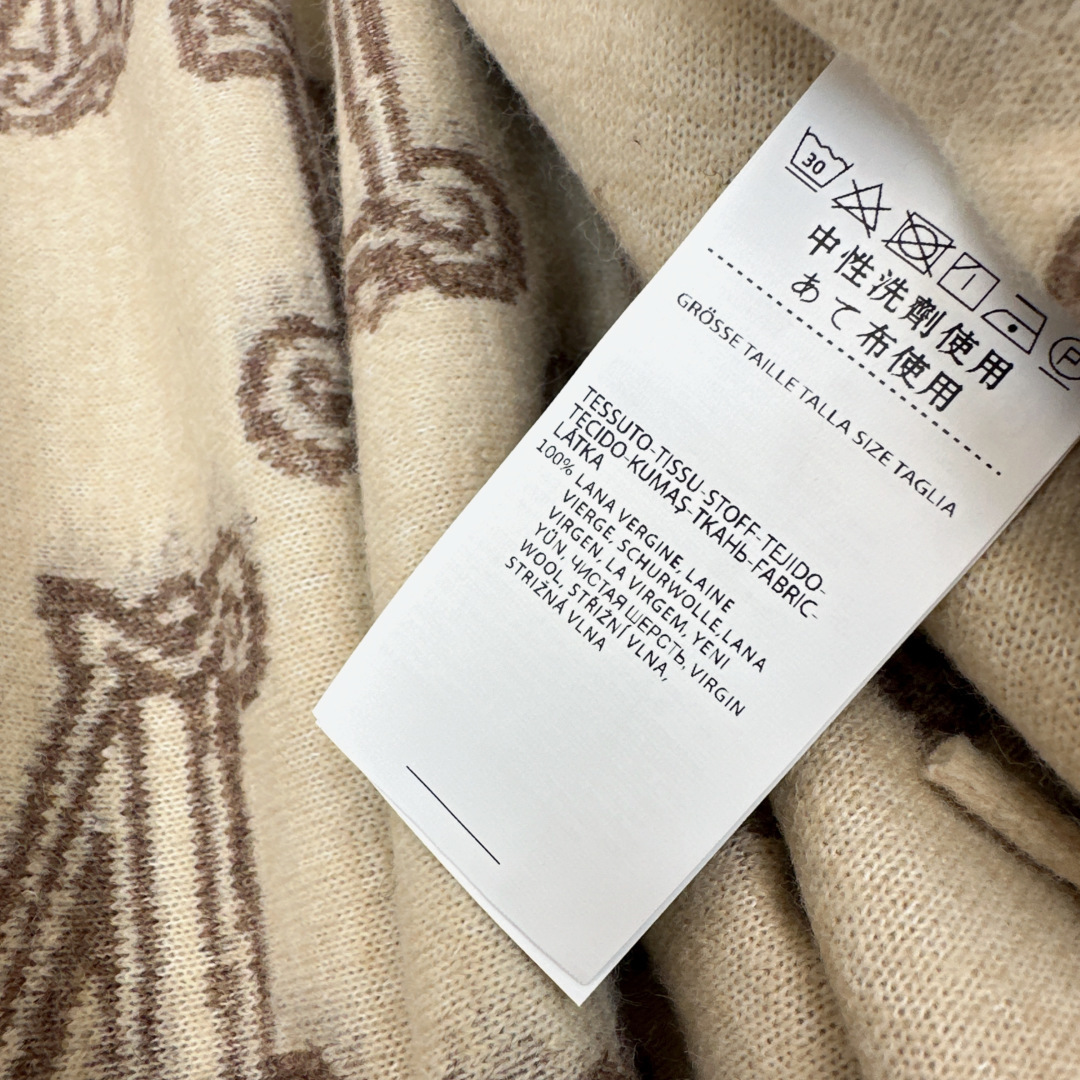 Max 25Ss————秋冬最新款经典提织斗篷披肩外套🤎纯手工滚边流须工艺 不规则垂坠感帅气摩登 高级配