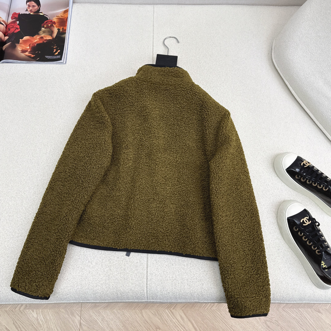 Bur 25SS———秋冬新品摇粒绒泰迪熊立领外套 胸前黑色圆形logo装饰有辨识度又吸睛 立领拉链设计
