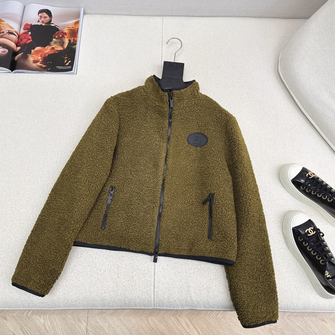Bur 25SS———秋冬新品摇粒绒泰迪熊立领外套 胸前黑色圆形logo装饰有辨识度又吸睛 立领拉链设计