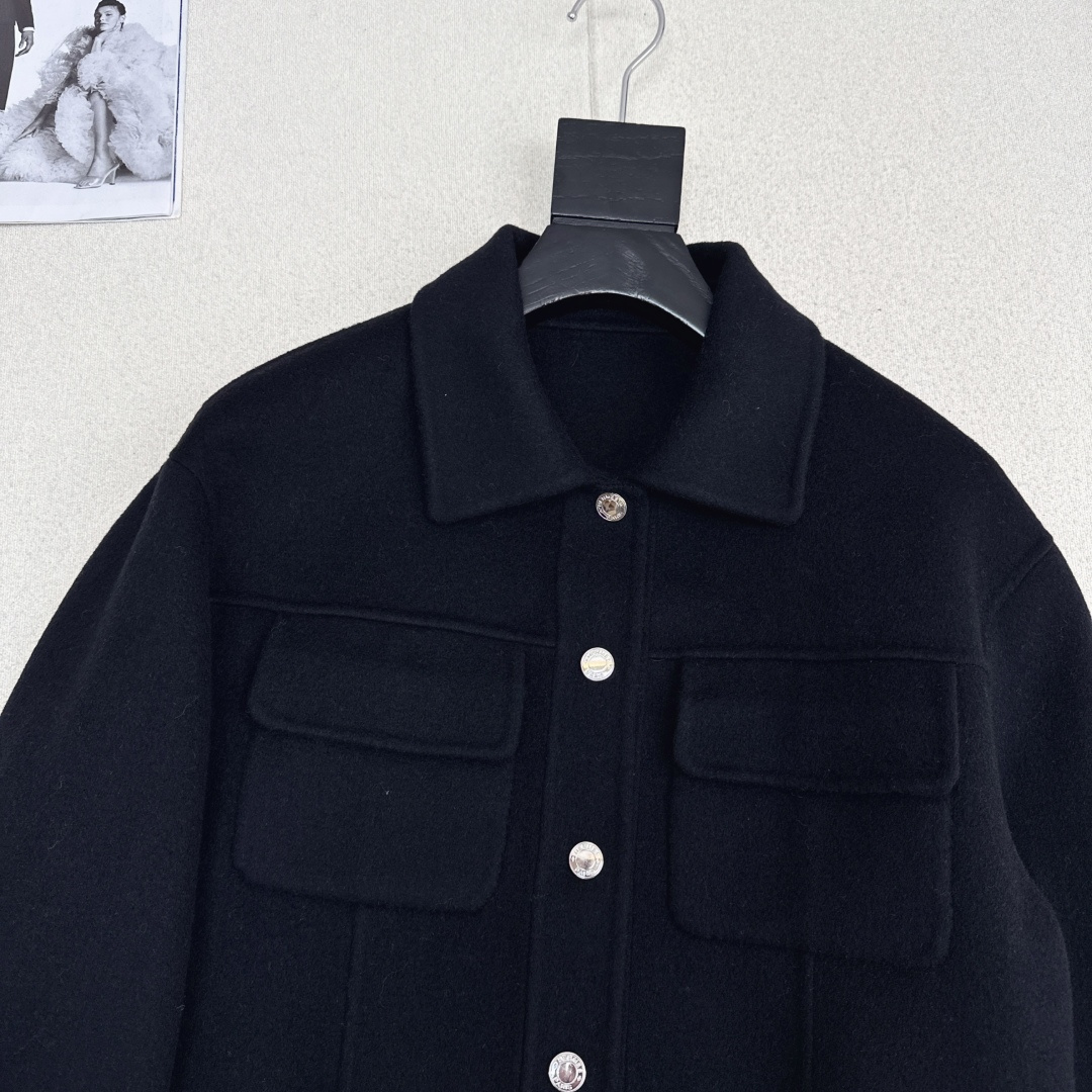 独家款～ Her 25Ss————秋冬最新款夹克版型羊绒短外套🩵纯手工制作～ 经典H收摆小短款版型优雅帅