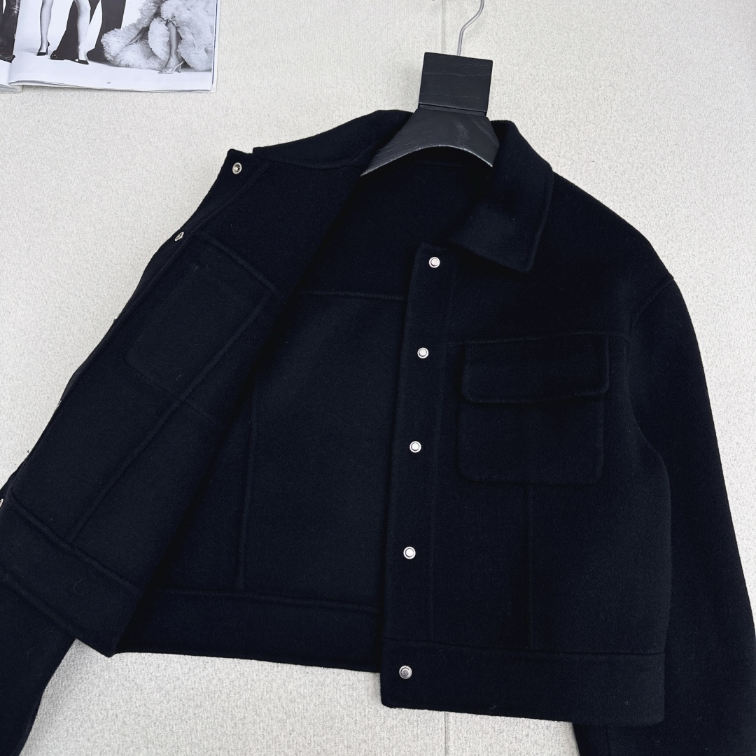 独家款～ Her 25Ss————秋冬最新款夹克版型羊绒短外套🩵纯手工制作～ 经典H收摆小短款版型优雅帅