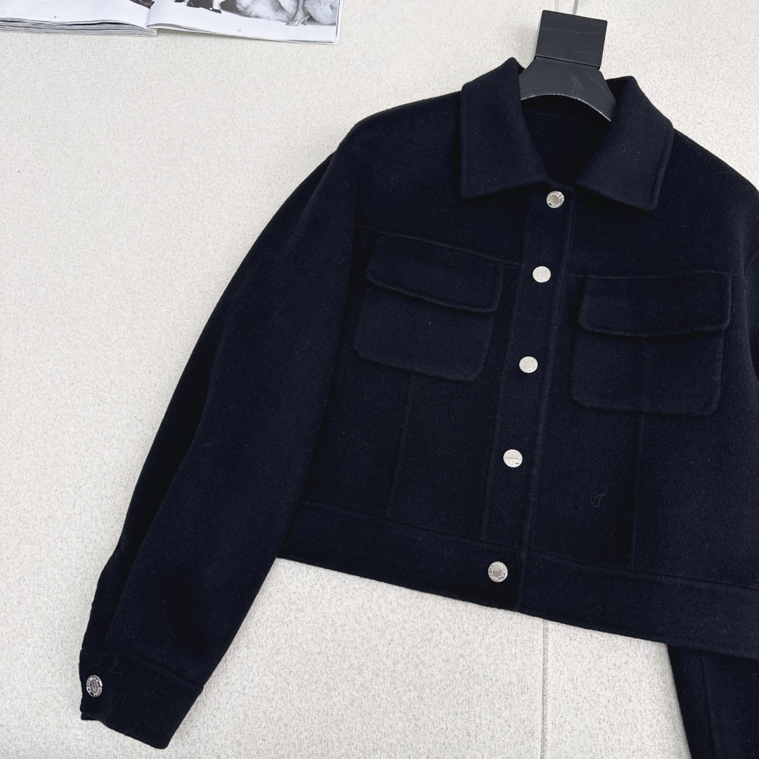 独家款～ Her 25Ss————秋冬最新款夹克版型羊绒短外套🩵纯手工制作～ 经典H收摆小短款版型优雅帅