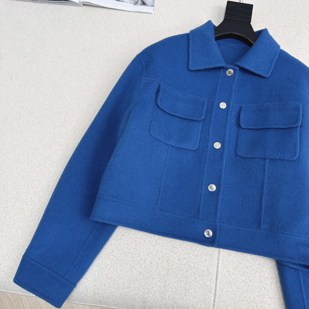 独家款～ Her 25Ss————秋冬最新款夹克版型羊绒短外套🩵纯手工制作～ 经典H收摆小短款版型优雅帅