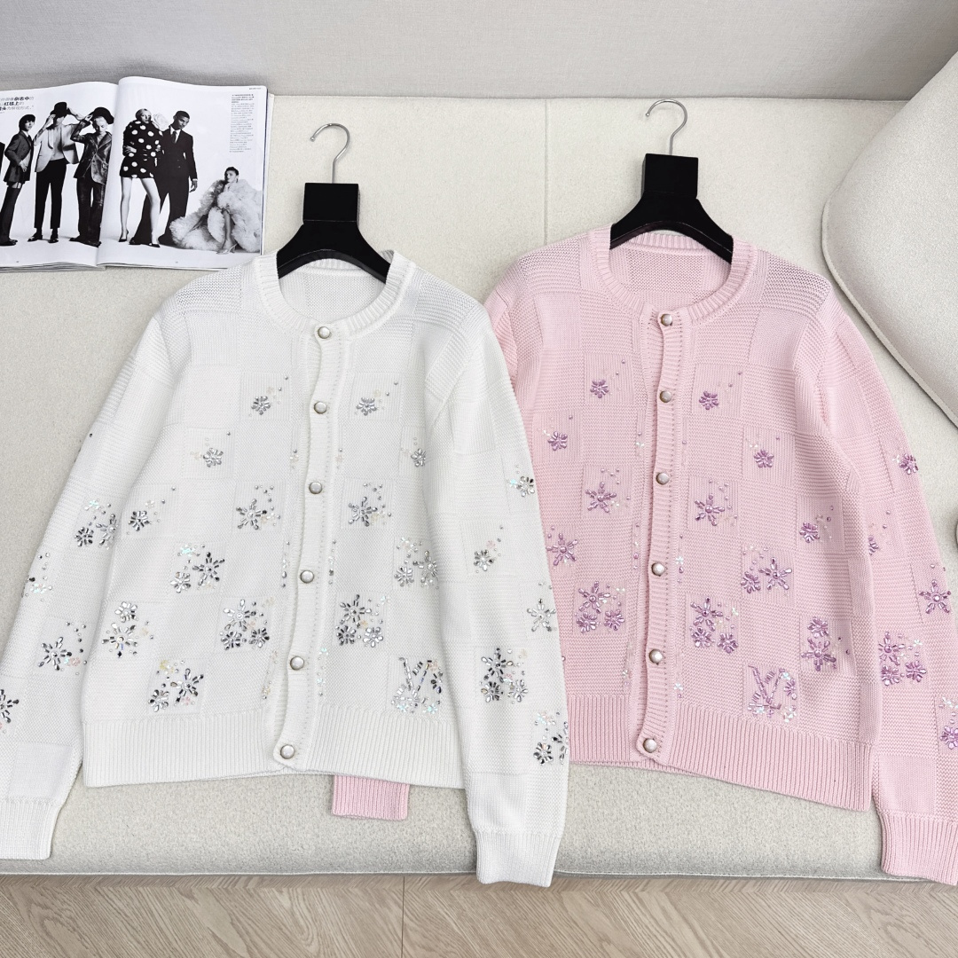 男女同款 25Ss————秋冬最新款联名Nigo系列Monogram花㚏烫钻花重工定珠开衫外套🩷重工定位