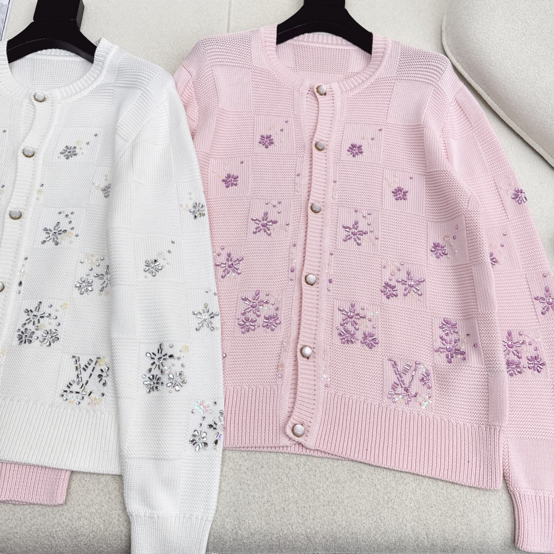 男女同款 25Ss————秋冬最新款联名Nigo系列Monogram花㚏烫钻花重工定珠开衫外套🩷重工定位