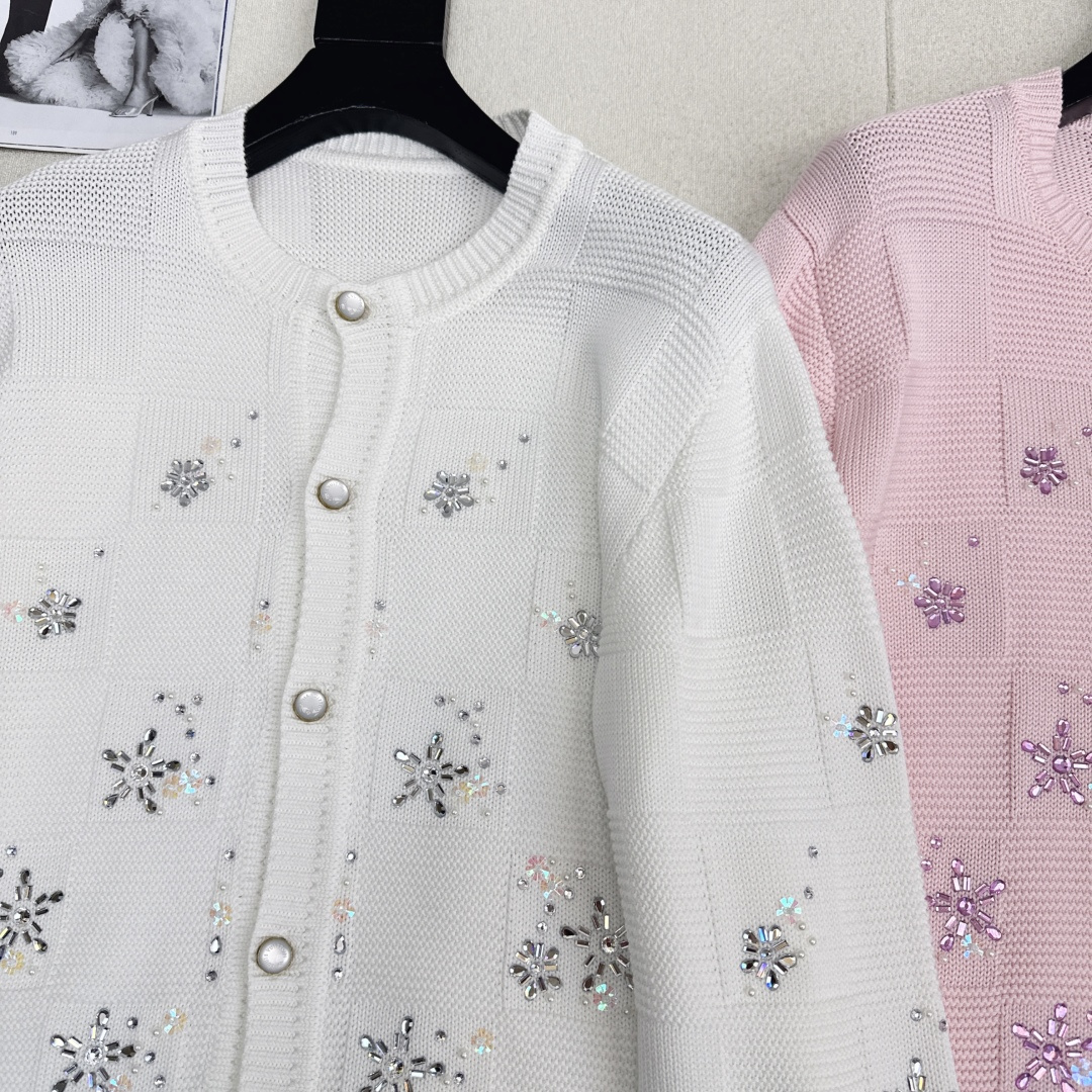 男女同款 25Ss————秋冬最新款联名Nigo系列Monogram花㚏烫钻花重工定珠开衫外套🩷重工定位