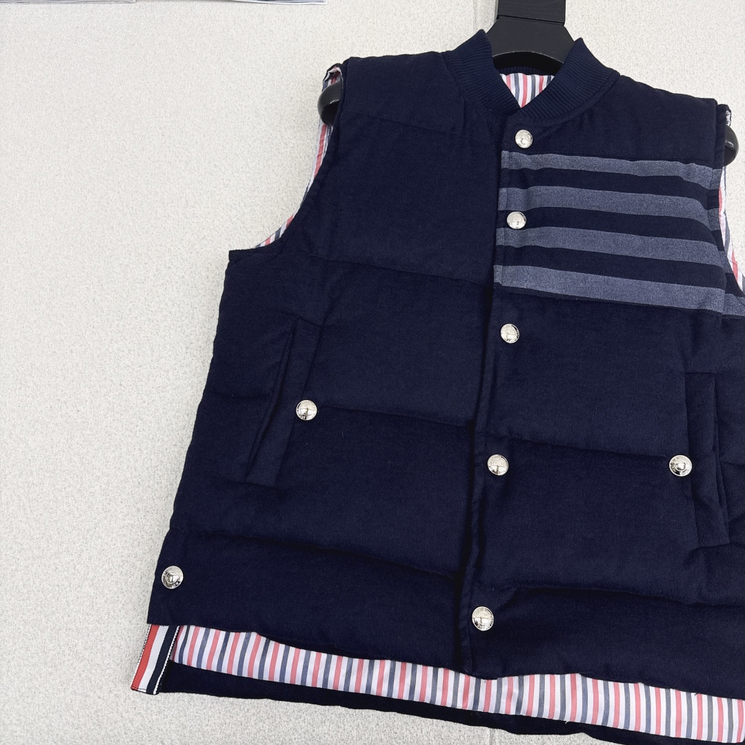 独家款～～TB 25Ss———秋冬最新款羊毛呢无袖立领羽绒服🖤国标进口90绒 轻盈舒适自带发热保暖功能 