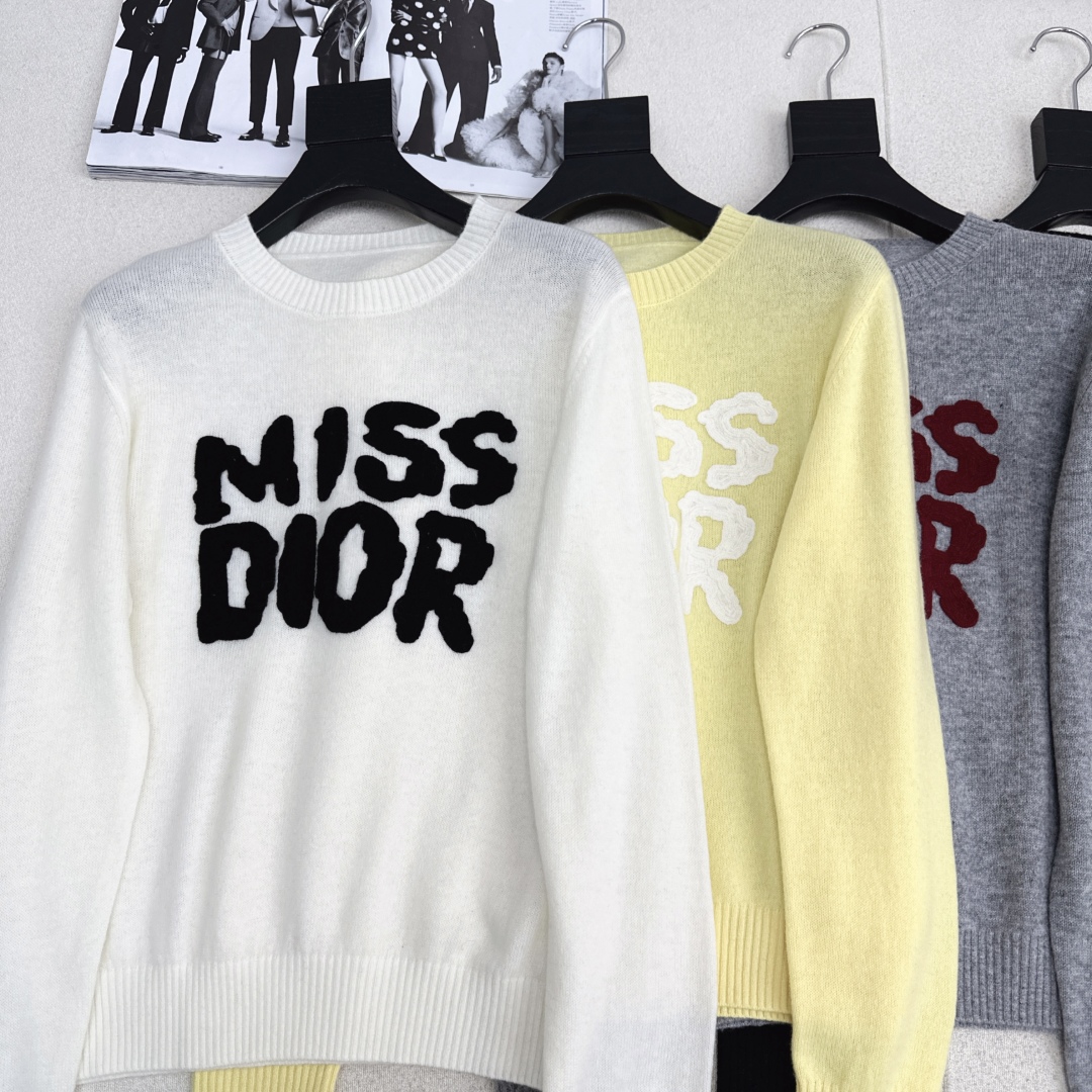 MissD Embroidered Logo Sweater: Classic Style, Comfortable & Versatile 3 cmp i1758730047337 9081 0 1