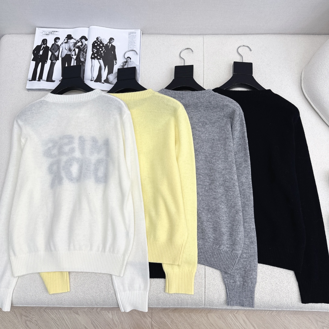 MissD Embroidered Logo Sweater: Classic Style, Comfortable & Versatile 9 cmp i1758730047338 3157 0 7