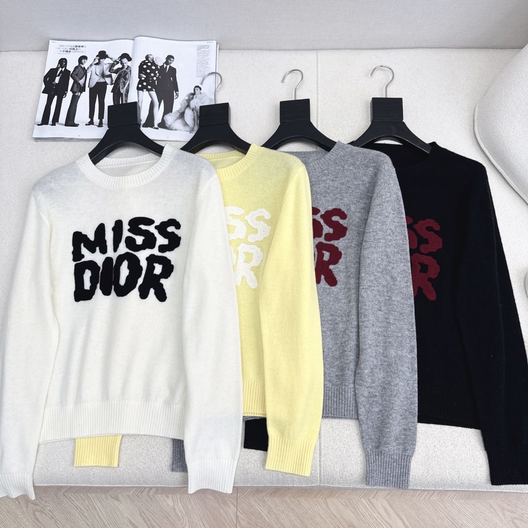 MissD Embroidered Logo Sweater: Classic Style, Comfortable & Versatile 2 cmp i1758730047338 6764 0 0