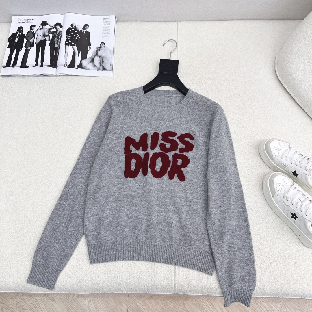 MissD Embroidered Logo Sweater: Classic Style, Comfortable & Versatile 8 cmp i1758730047338 9833 0 6