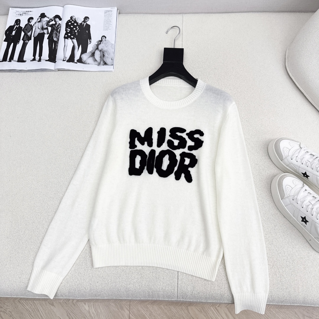 MissD Embroidered Logo Sweater: Classic Style, Comfortable & Versatile 6 cmp i1758730050080 7698 0 4