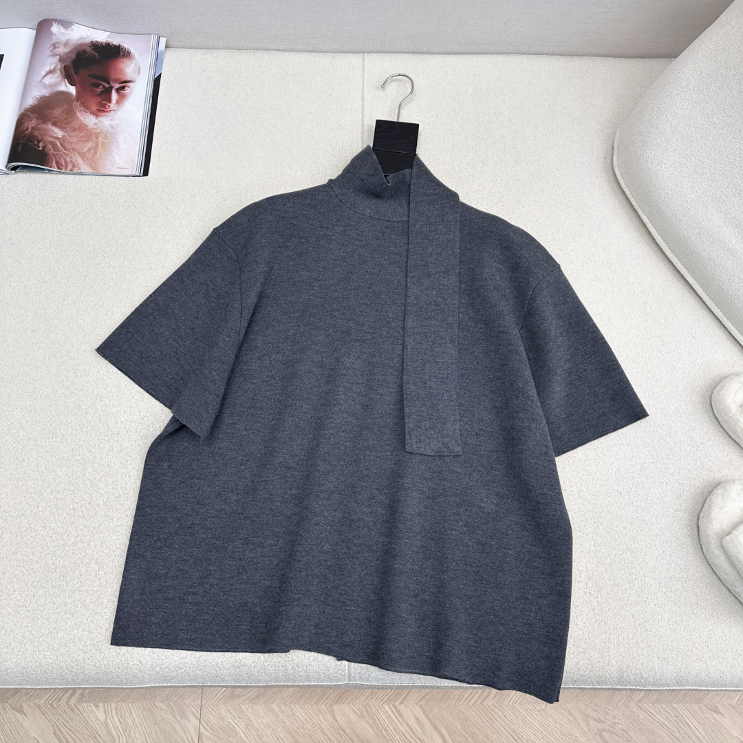 Row 25Ss————早秋最新款飘带围脖设计高级羊毛短袖针织衫♥️超正的红色系 爆单款推荐自留～ 廓形