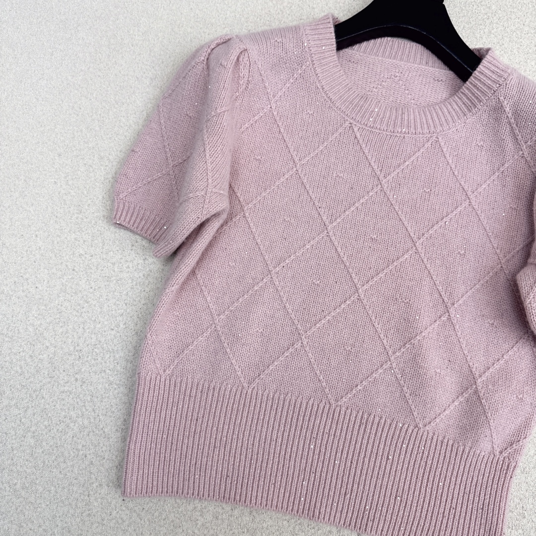 Diamond Knit Wool Sweater: Soft, Comfortable, and Stylish Short Sleeve Top 7 cmp i1758730544355 6681 0 5