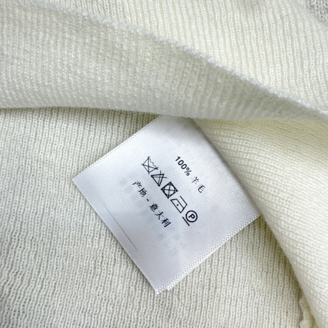 温柔日常必备内搭 Miu 25Ss———秋冬最新款温柔纯欲女孩必备拼接蕾丝针织衫 🤍太好搭啦〰️很日常的