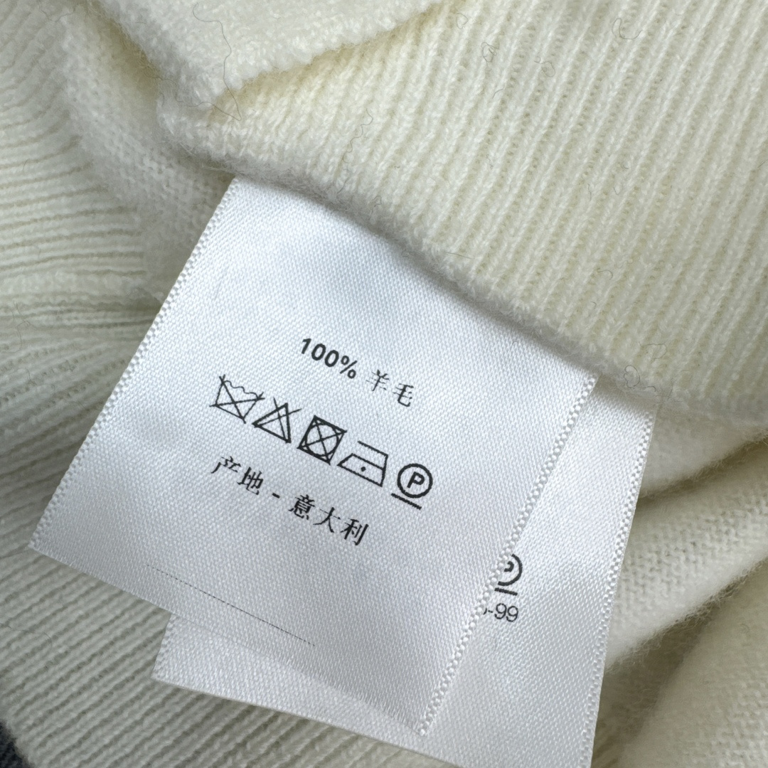 Es 25Ss————早秋最新款蕾丝拼接长袖毛衣🤍 百分百优质羊毛面料 精致拼接蕾丝花边若隐若现 行走间