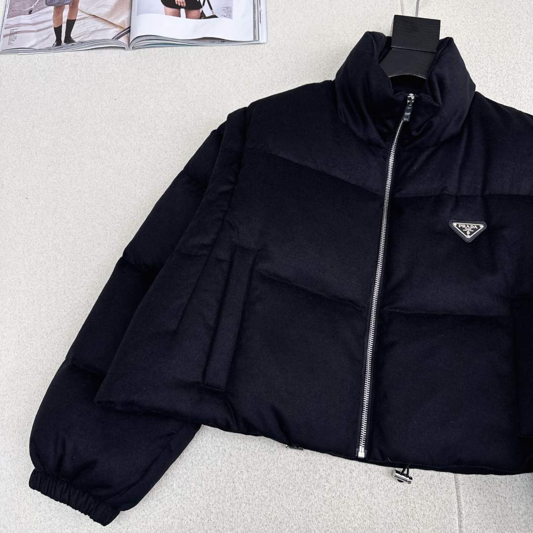 爆单推荐 PD 25Ss————秋冬最新款可拆卸袖羽绒面包服🖤不挑个子立体剪裁H版型 上身时髦又帅气 秋
