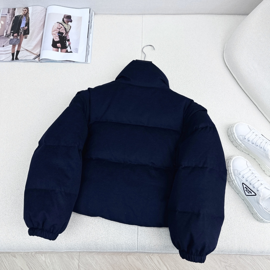 爆单推荐 PD 25Ss————秋冬最新款可拆卸袖羽绒面包服🖤不挑个子立体剪裁H版型 上身时髦又帅气 秋