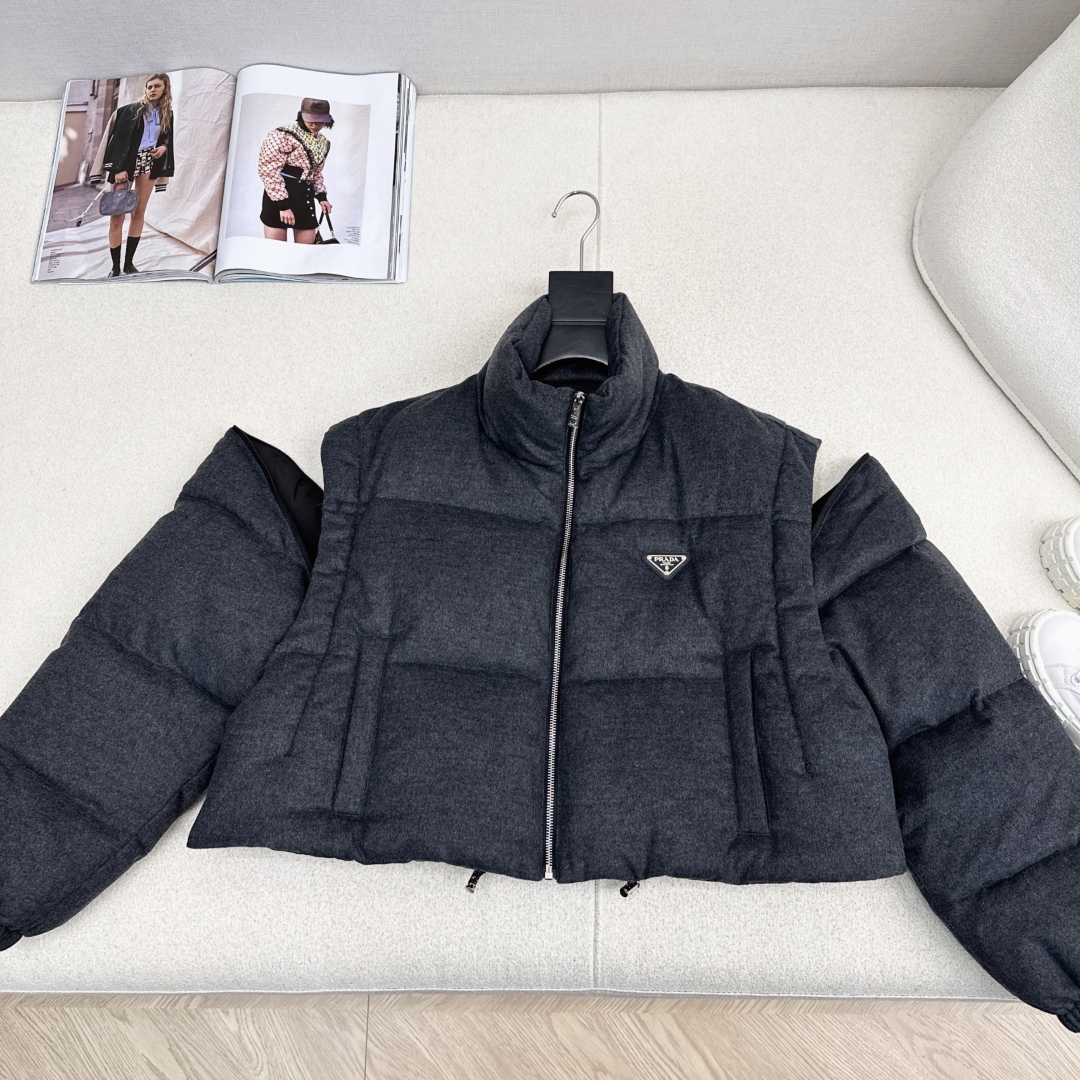 爆单推荐 PD 25Ss————秋冬最新款可拆卸袖羽绒面包服🖤不挑个子立体剪裁H版型 上身时髦又帅气 秋