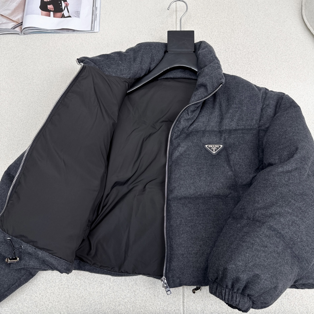 爆单推荐 PD 25Ss————秋冬最新款可拆卸袖羽绒面包服🖤不挑个子立体剪裁H版型 上身时髦又帅气 秋