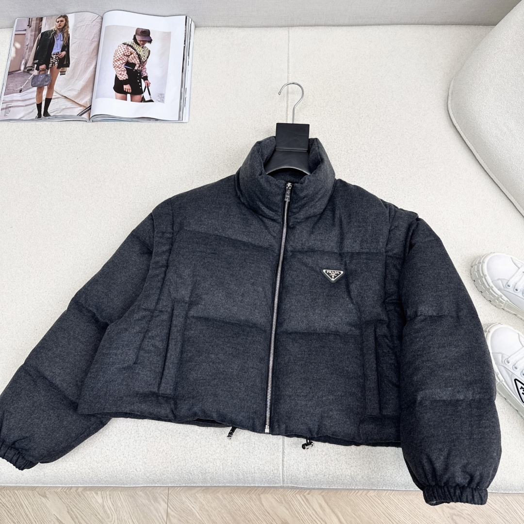 爆单推荐 PD 25Ss————秋冬最新款可拆卸袖羽绒面包服🖤不挑个子立体剪裁H版型 上身时髦又帅气 秋