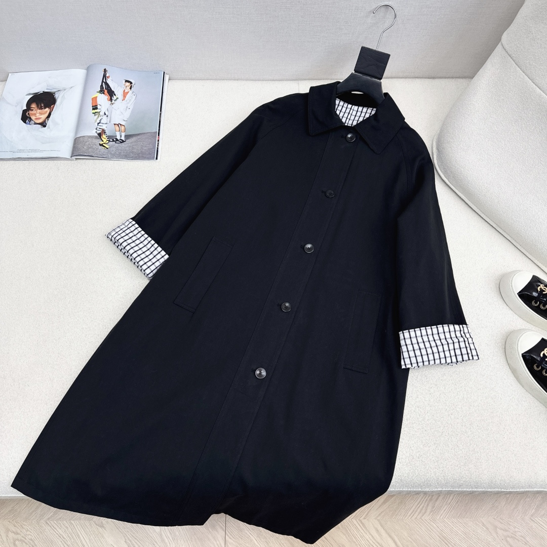 极简时髦 博主范一秒Get Miu 25Ss—————秋冬最新款格子内里长款风衣 🤎超有品味 巴黎街头博