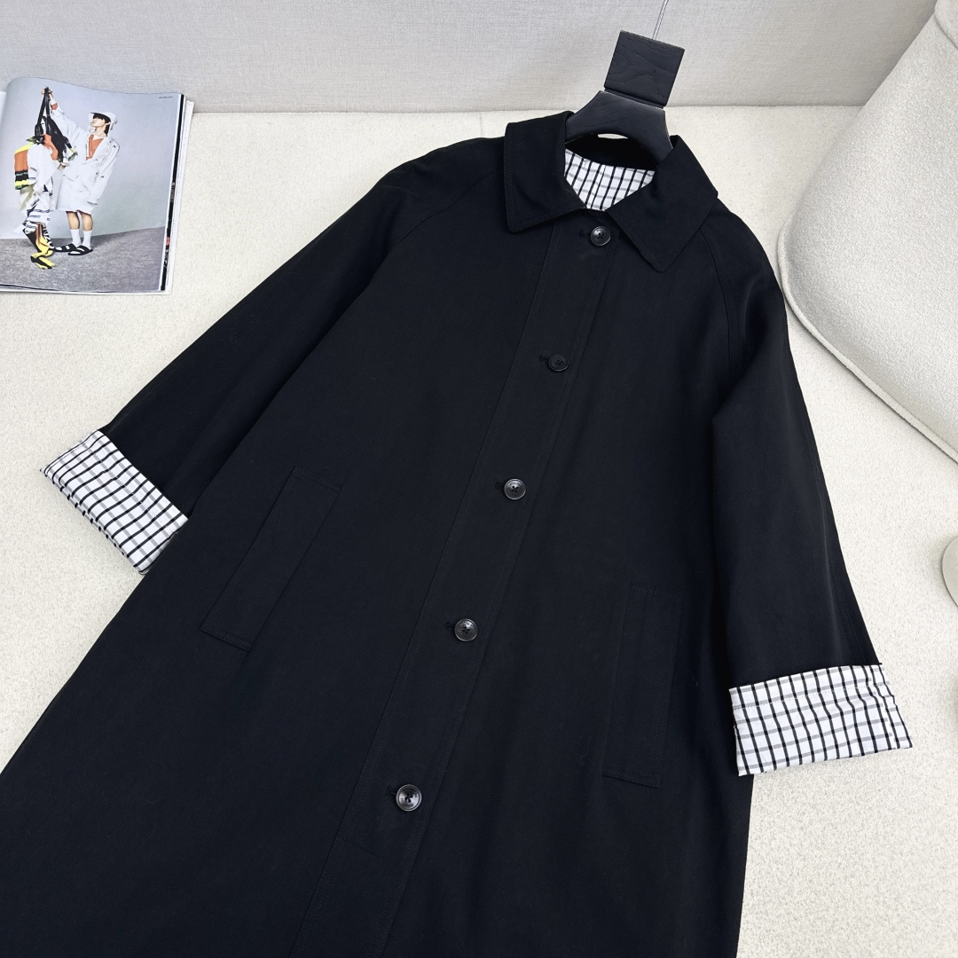 极简时髦 博主范一秒Get Miu 25Ss—————秋冬最新款格子内里长款风衣 🤎超有品味 巴黎街头博