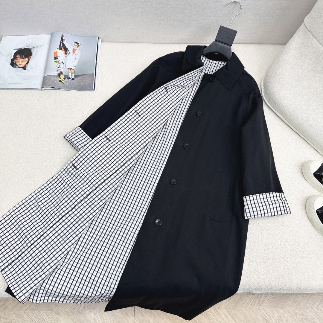 极简时髦 博主范一秒Get Miu 25Ss—————秋冬最新款格子内里长款风衣 🤎超有品味 巴黎街头博