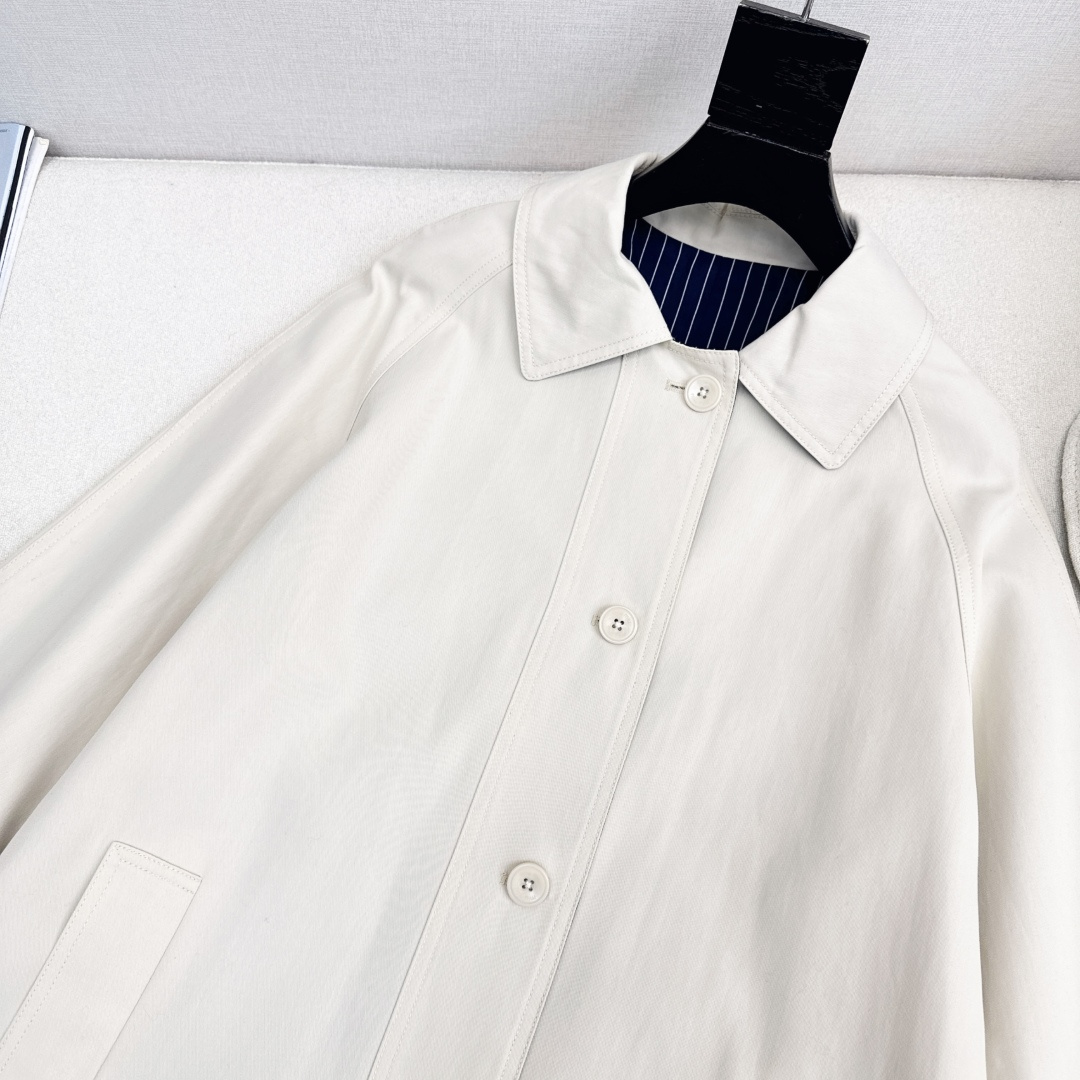 极简时髦 博主范一秒Get Miu 25Ss—————秋冬最新款格子内里长款风衣 🤎超有品味 巴黎街头博