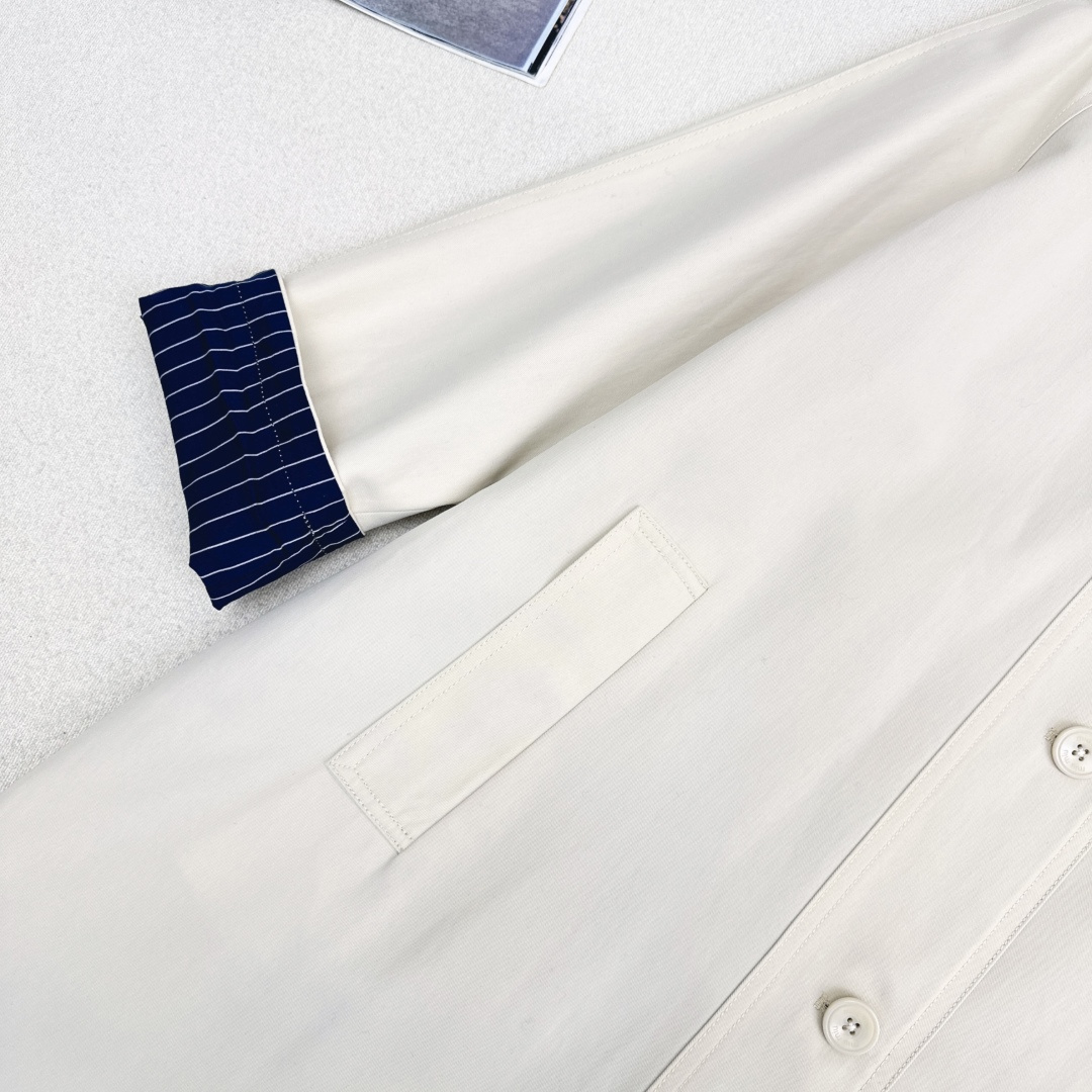 极简时髦 博主范一秒Get Miu 25Ss—————秋冬最新款格子内里长款风衣 🤎超有品味 巴黎街头博