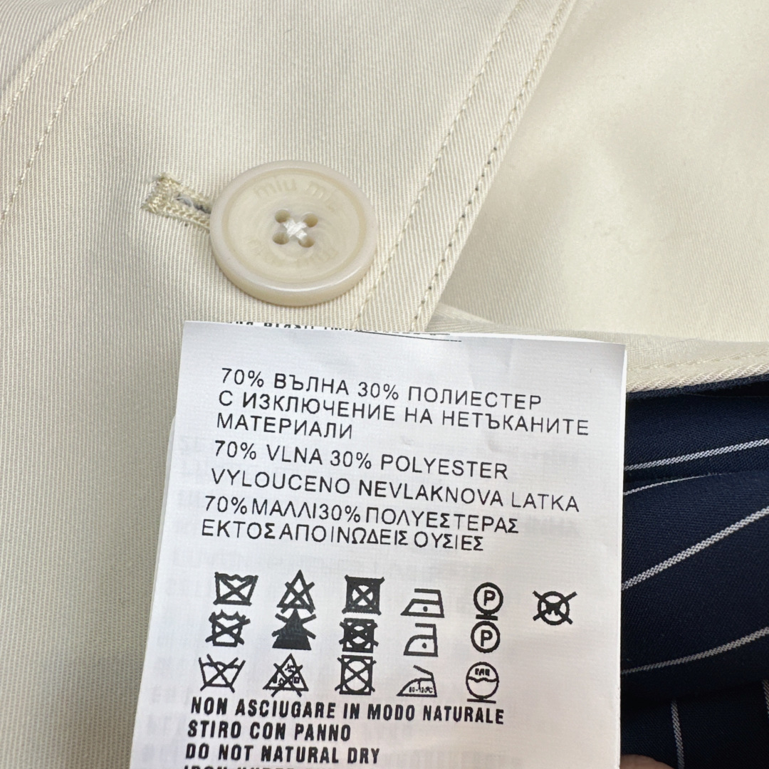 极简时髦 博主范一秒Get Miu 25Ss—————秋冬最新款格子内里长款风衣 🤎超有品味 巴黎街头博