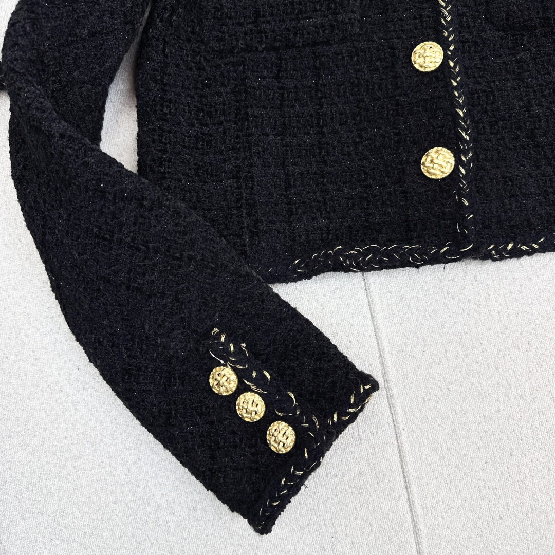 特价🉐️❗️现货齐码❗️不退不换❗️爆单款 C家 25Ss————秋冬最新款名媛气质套装🖤圆领短款编织外