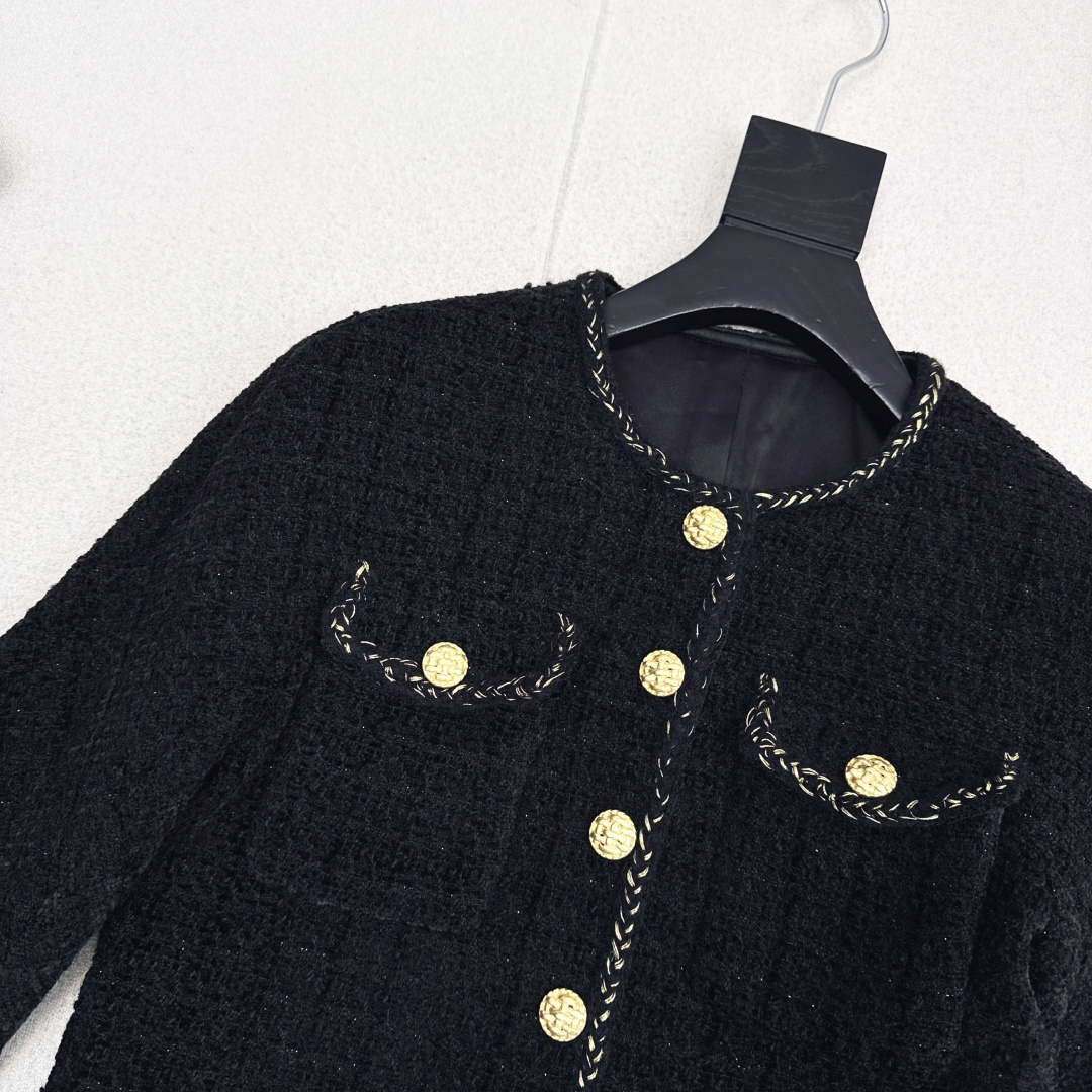 特价🉐️❗️现货齐码❗️不退不换❗️爆单款 C家 25Ss————秋冬最新款名媛气质套装🖤圆领短款编织外