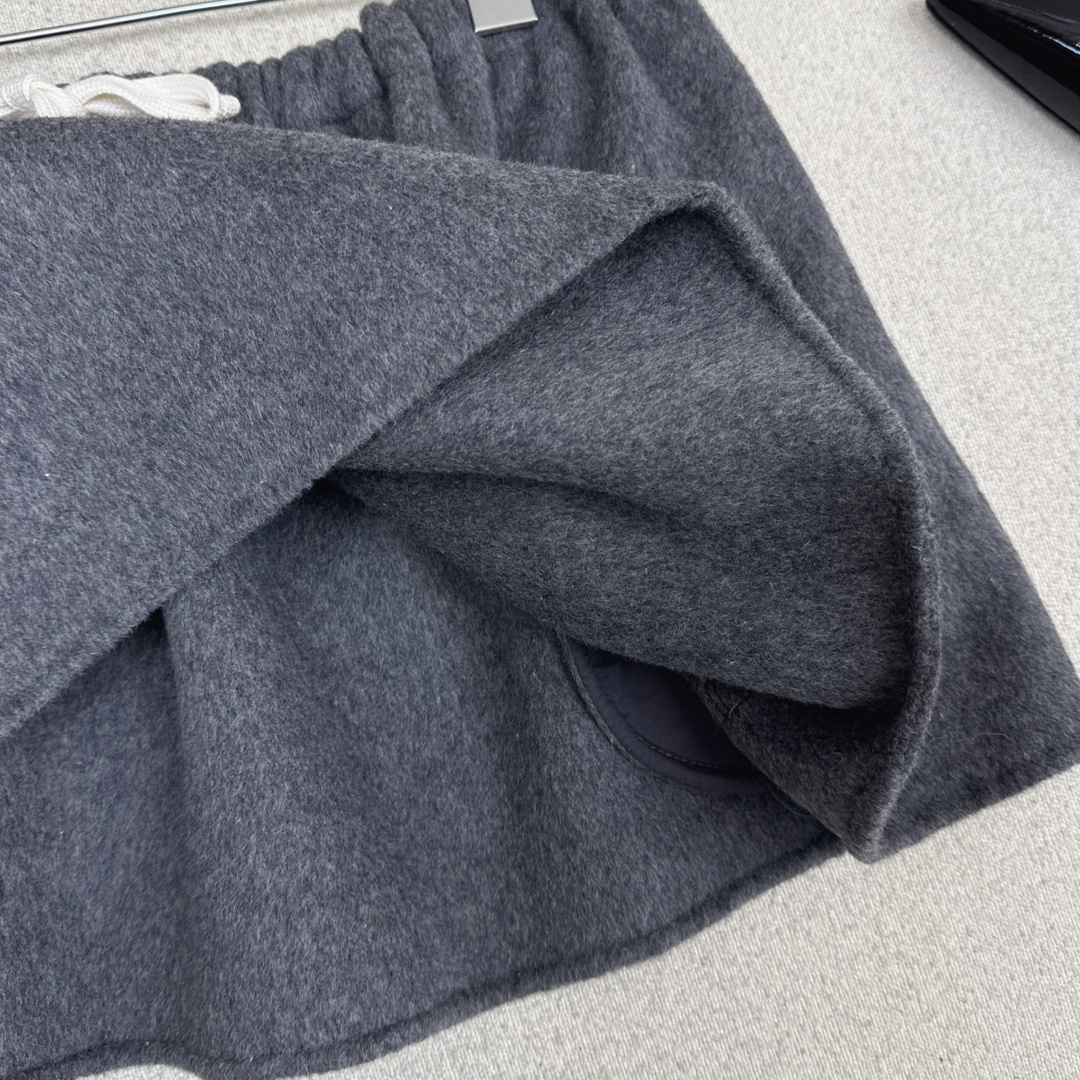 特价🉐️ ❗️现货齐码❗️不退不换❗️减龄缪系穿搭 Miu 25Ss————秋冬最新款纯手工制作双面尼羊