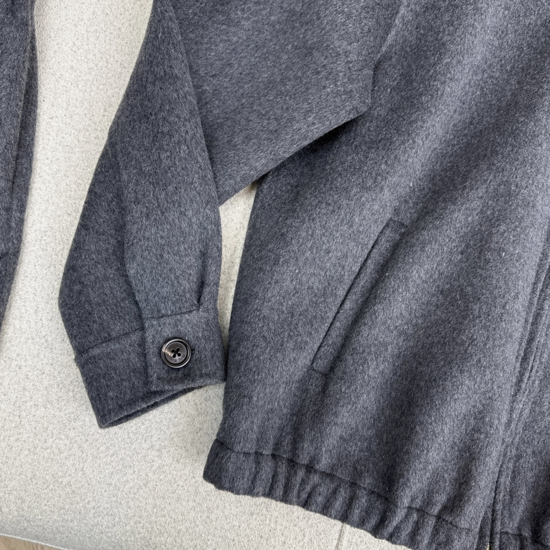 减龄缪系穿搭 Miu 25Ss————秋冬最新款纯手工制作双面尼羊毛🩶宽松翻领外套 优雅知性气质温柔 定
