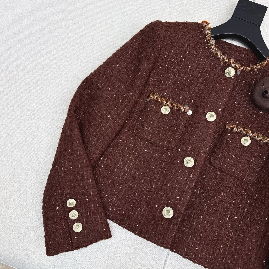 C家 25Ss———秋冬最新款小香风编织粗纺花呢外套🤎 绝美高级编织面料实物超美 立体肌理感精致感满满 